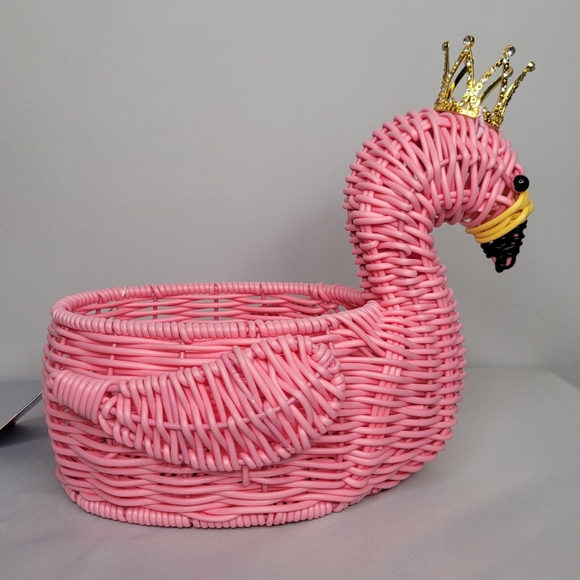 NWT Pink Flamingo With Crown Hello Summer! by Ciroa  Serving Basket Resin Wicker - Picture 5 of 15